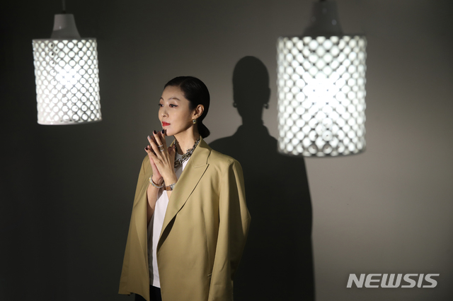 [서울=뉴시스] 조수정 기자 = 배우 전혜진이 8일 서울 강남구 다이아만티노에서 뉴시스와 인터뷰 하고 있다. 2020.01.12. chocrystal@newsis.com