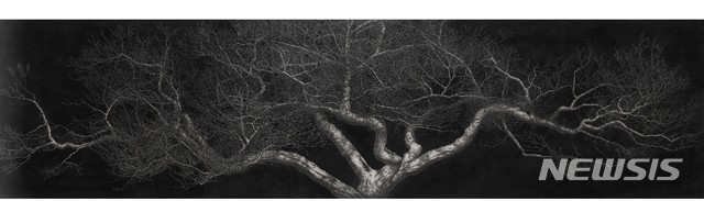 [서울=뉴시스] 달빛 MOONSCAPE 227x910(cm) Charcoal on Canvas 2016.사진=갤러리 그림손 제공. 2020.1.13.hyun@newsis.com