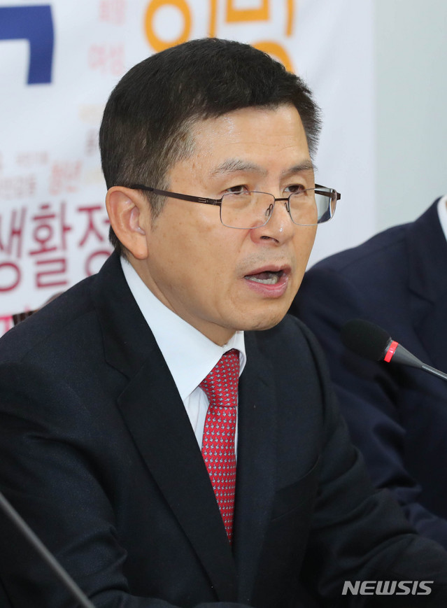 [서울=뉴시스] 장세영 기자 = 황교안 자유한국당 대표가 13일 서울 여의도 국회에서 열린 자유한국당 최고위원회의에 참석해 현안관련 발언을 하고 있다. 2020.01.13.&nbsp; photothink@newsis.com