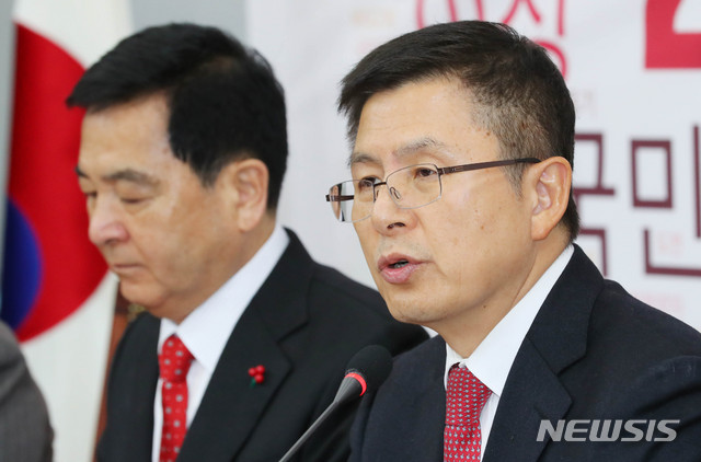 [서울=뉴시스] 장세영 기자 = 황교안 자유한국당 대표가 13일 서울 여의도 국회에서 열린 자유한국당 최고위원회의에 참석해 현안관련 발언을 하고 있다. 2020.01.13.&nbsp; photothink@newsis.com