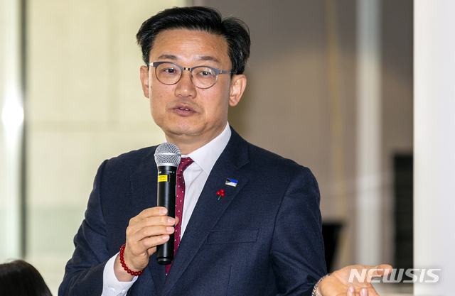 [광주=뉴시스] 류형근 기자 = 이진식 국립아시아문화전당장 직무대리가 14일 오전 광주 동구 국립아시아문화전당에서 문화전당 2020 사업계획을 발표하고 있다. (사진=국립아시아문화전당 제공). 2020.01.14. photo@newsis.com