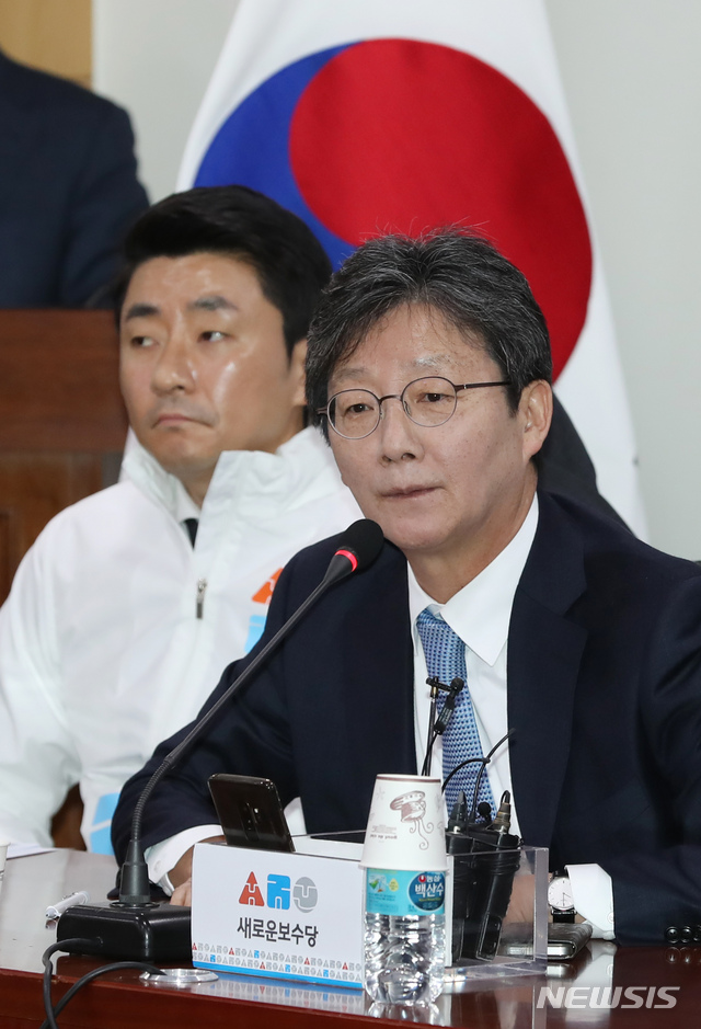 [서울=뉴시스] 고승민 기자 = 유승민 새로운보수당 보수재건위원장이 15일 서울 여의도 국회 의원회관에서 열린 당대표단-주요당직자확대연석회의에서 발언하고 있다. 2020.01.15. kkssmm99@newsis.com