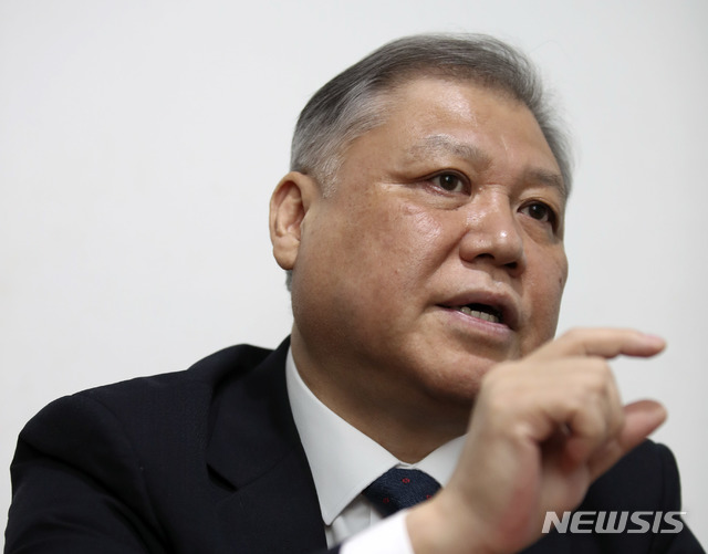 [서울=뉴시스] 고범준 기자 = 권일용 프로파일러가 지난 15일 오후 서울 마포구 한 카페에서 드론과 관련해 뉴시스와 인터뷰를 하고 있다. 2020.01.15. bjko@newsis.com