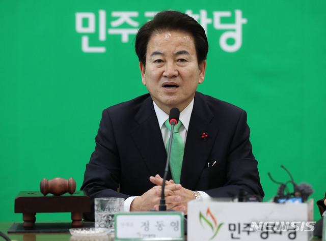 [서울=뉴시스] 김진아 기자 = 정동영 민주평화당 대표가 16일 서울 여의도 국회에서 열린 최고위원회의에서 발언을 하고 있다. 2020.01.16. bluesoda@newsis.com