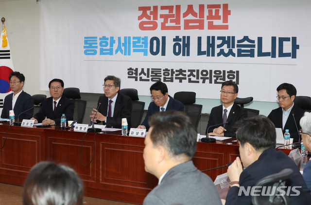 [서울=뉴시스] 고승민 기자 = 박형준 혁신통합추진위원장이 16일 서울 여의도 국회 의원회관에서 열린 혁신통합추진위원회 3차 회의에서 발언하고 있다. 2020.01.16. kkssmm99@newsis.com