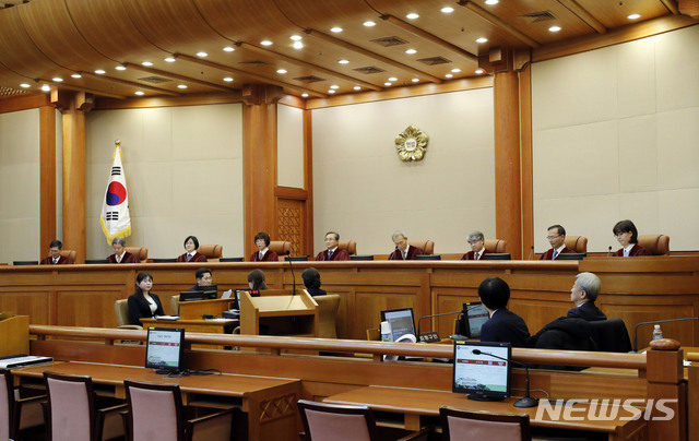 동거인 결별통보에 이불 가위질…헌재 "재물손괴죄 아냐"