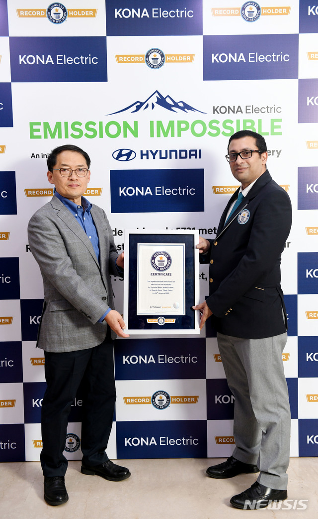 현대차 코나EV, 티베트 해발 5731m 올라 기네스북 등재