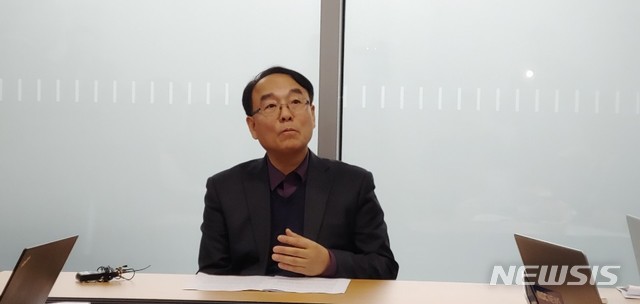 [서울=뉴시스] 최정균 서울교통공사 사장 직무대행이 17일 서울시청에서 '서울교통공사 노사현안 관련 설명회'에서 발언하는 모습. (글, 사진=하종민 기자) 2020.01.17. photo@newsis.com 