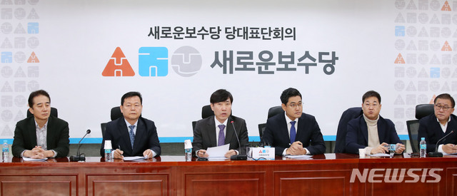 [서울=뉴시스] 김진아 기자 = 하태경 새로운보수당 책임대표가 17일 서울 여의도 국회 의원회관에서 열린 당대표단회의에서 발언을 하고 있다. 2020.01.17.&nbsp; bluesoda@newsis.com