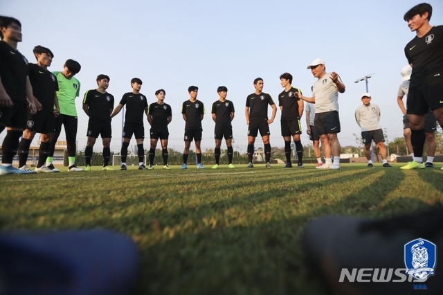 [서울=뉴시스]김학범호 17일 훈련 (사진 = 대한축구협회 제공) 