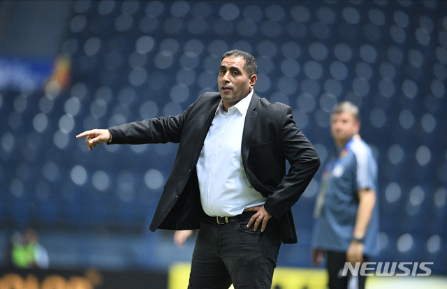 [서울=뉴시스]아메드 아부 이스마일 요르단 감독 (사진 = AFC 제공)