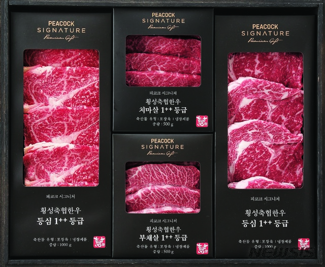 [서울=뉴시스]이마트 '피코크 횡성 축협 한우1등급 구이 세트 1호'