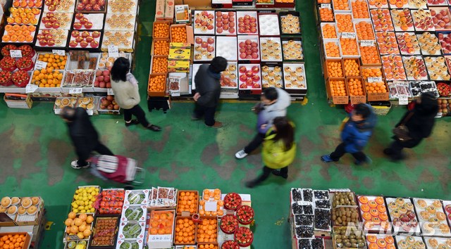 [부산=뉴시스] 부산 해운대구 반여농산물도매시장.
