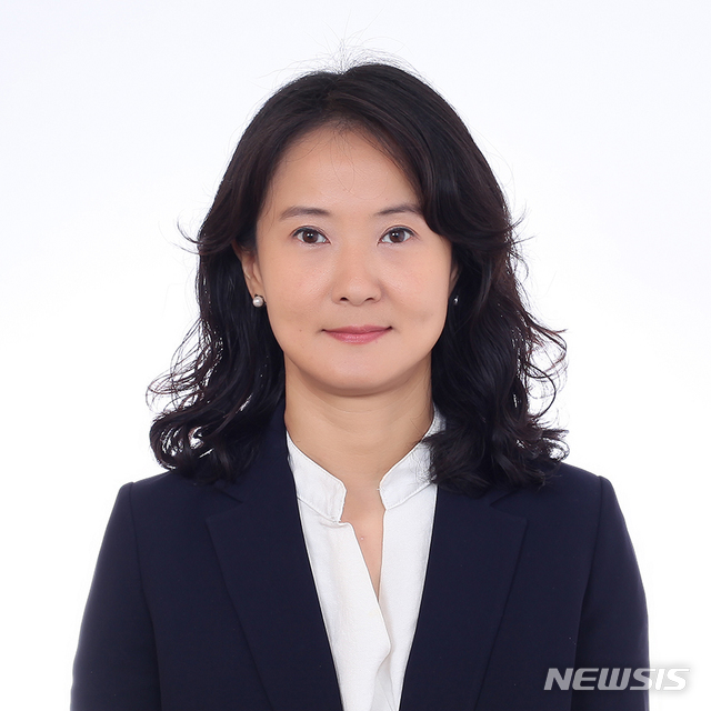 [서울=뉴시스]문재인 대통령은 지난 1월20일 청와대 균형인사비서관에 김미경 대통령비서실 법무비서관실 선임행정관을 임명했다. 2020.01.20. photo@newsis.com .(사진=청와대 제공) 