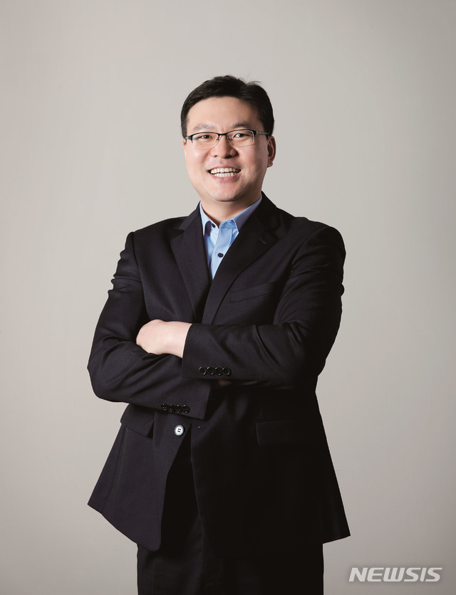 【서울=뉴시스】 더불어민주당이 21일 인재영입 11호로 발표한 최기일 건국대 산업대학원 겸임교수. 2020.01.21. (사진=더불어민주당 제공)