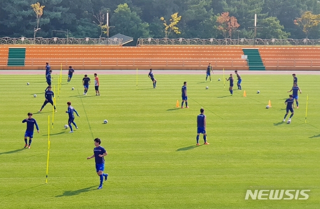 [보은=뉴시스]강신욱 기자 = 충북 보은군은 한국지방정부학회가 주관하는 7회 지방정부 정책대상에서 스포츠산업 육성 성과로 최우수 지방자치단체에 선정됐다. 사진은 대전코레일 축구팀 훈련. (사진=보은군 제공) 2020.01.21. photo@newsis.com