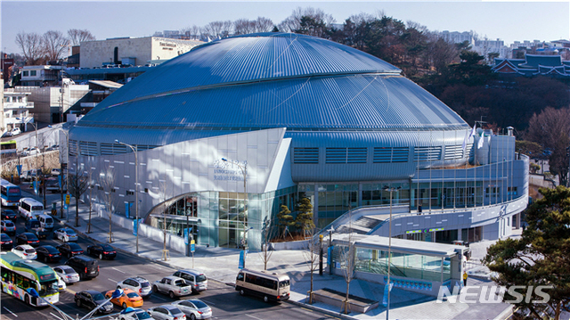 [서울=뉴시스]장충체육관 전경. 2020.01.22. (사진=서울시 제공)