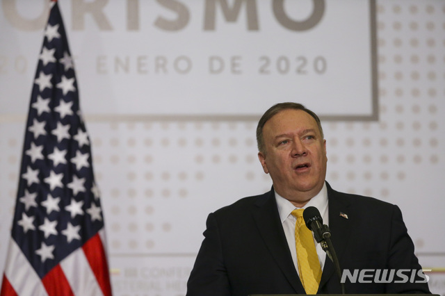 [보고타=AP/뉴시스]마이크 폼페이오 미 국무장관이 20일(현지시간) 콜롬비아 보고타에서 열린 대테러 회의에서 발언하고 있다. 2020.01.21.