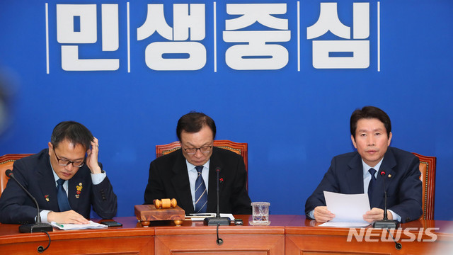 [서울=뉴시스] 장세영 기자 = 이인영 더불어민주당 원내대표가 22일 서울 여의도 국회에서 열린 더불어민주당 최고위원회의에 참석해 현안관련 발언을 하고 있다. 2020.01.22. photothink@newsis.com