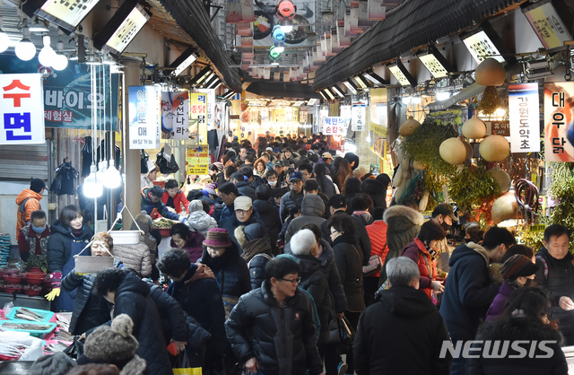 생필품에서 프리미엄까지…'설 선물세트' 변천사 보니