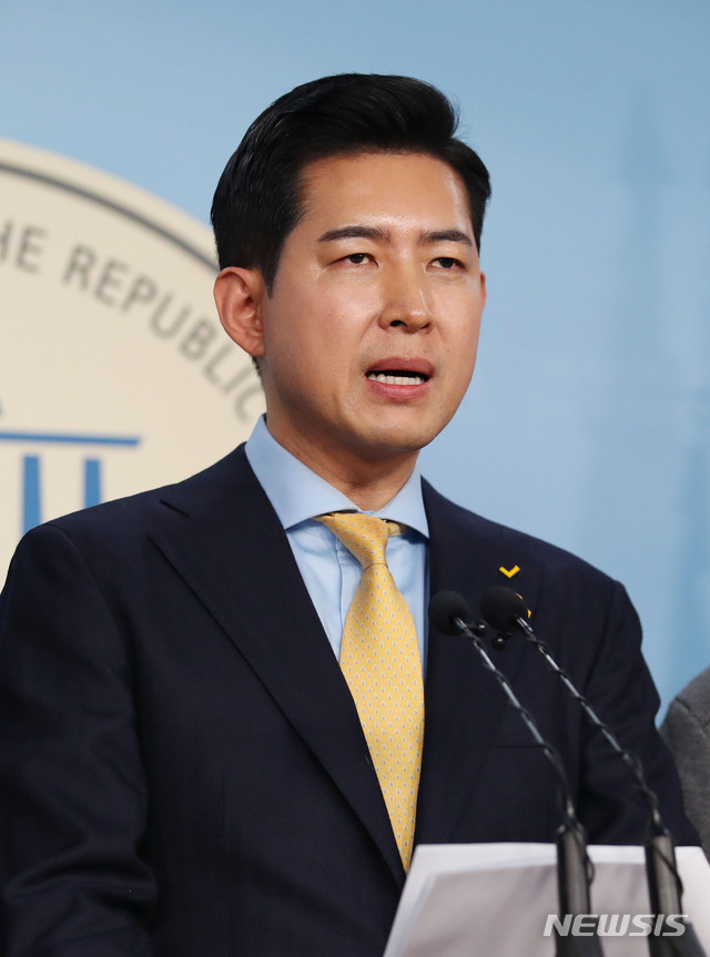 [서울=뉴시스] 김진아 기자 = 박창진 정의당 국민의노동조합특별위원장이 지난 22일 서울 여의도 국회 정론관에서 비례대표 후보 출마 선언을 하고 있다. 2020.01.22. bluesoda@newsis.com