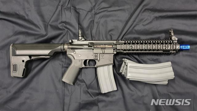  [부산=뉴시스] 허상천 기자 = 부산시는 부산국방벤처센터의 맞춤형지원으로 ㈜지비엘에스가 지난해 경찰특공대와 공군에 훈련용 모의총기를 납품하고 미국 NYPD SWAT 및 경찰학교에도 훈련용 모의총기를 수출하는 성과를 거뒀다고 23일 밝혔다. 2020.01.23. (사진 = 부산시 제공) photo@newsis.com