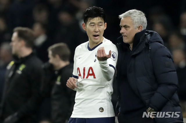[런던=AP/뉴시스] 손흥민, 케인에 이어 베르바인까지 부상으로 이탈하며 주제 무리뉴 감독의 고민이 늘었다. 2020.01.22.
