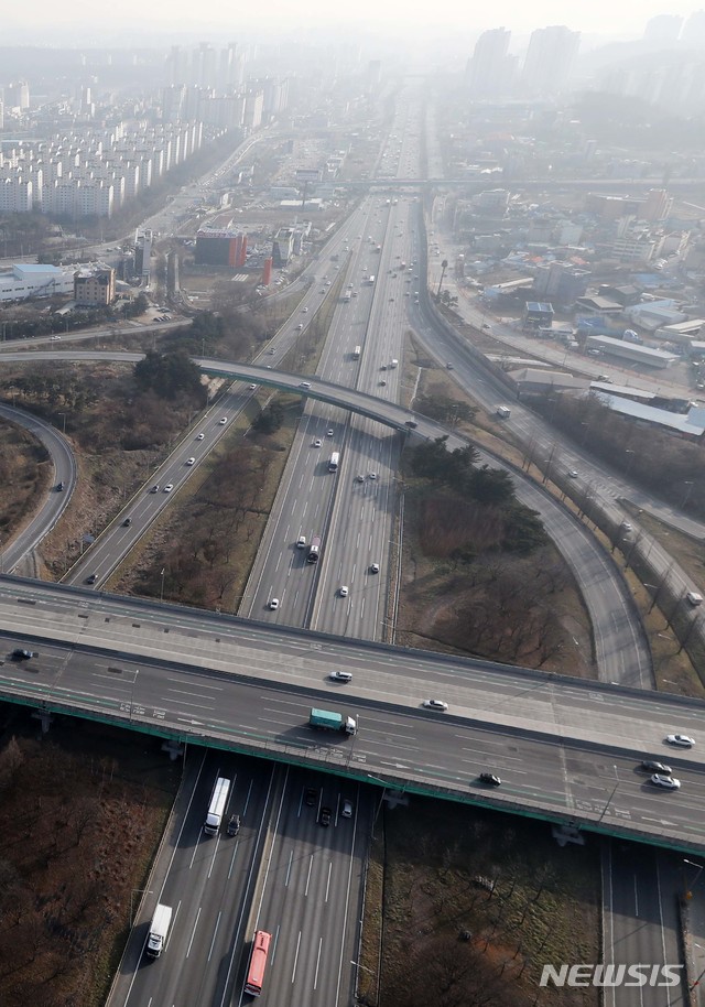 비오는 일요일…일부 고속도로 다소 혼잡 