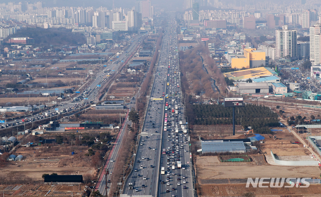 휴게소 '포장만' 열차는 '절반만'…코로나가 바꿀 귀성길 풍경