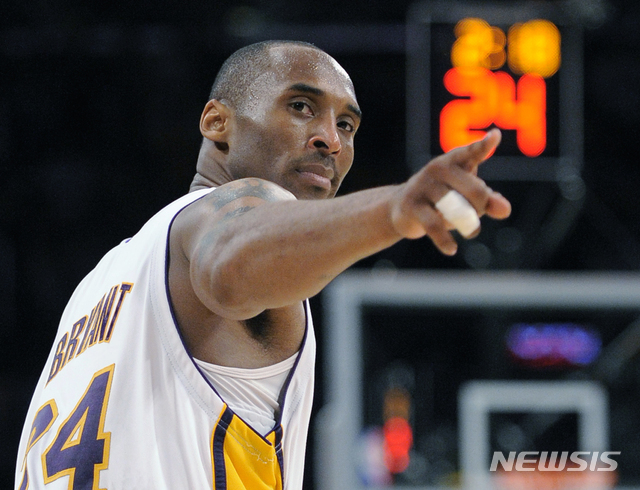 [로스앤젤레스=AP/뉴시스] 2008~2009시즌 미국프로농구(NBA) 파이널 2차전에서 코비 브라이언트의 모습. 2009.06.07 