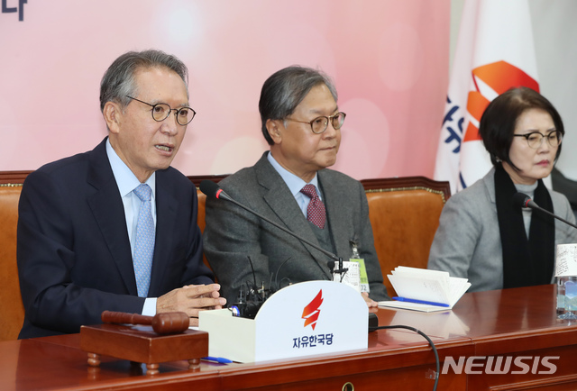 [서울=뉴시스] 고승민 기자 = 김형오 자유한국당 공천관리위원장이 27일 서울 여의도 국회에서 열린 당 공천관리위원회 2차 회의에서 발언하고 있다. 2020.01.27. kkssmm99@newsis.com