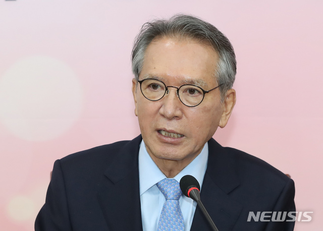 [서울=뉴시스] 고승민 기자 = 김형오 자유한국당 공천관리위원장이 27일 서울 여의도 국회에서 열린 당 공천관리위원회 2차 회의에서 발언하고 있다. 2020.01.27. kkssmm99@newsis.com