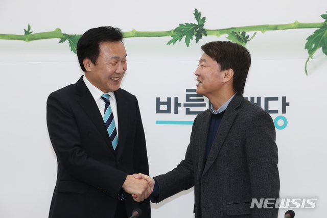 [서울=뉴시스] 고승민 기자 = 바른미래당 손학규 대표와 안철수 전 의원이 27일 서울 여의도 국회에서 당 현안 문제를 논의하기 위해 회동하고 있다. 2020.01.27.&nbsp; kkssmm99@newsis.com