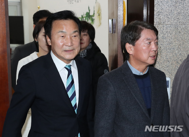 [서울=뉴시스] 고승민 기자 = 바른미래당 손학규 대표와 안철수 전 의원이 27일 서울 여의도 국회에서 당 현안 문제를 논의하기 위해 회동하고 있다. 2020.01.27. kkssmm99@newsis.com