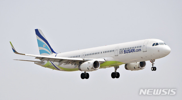 [부산=뉴시스] 에어부산 항공기. (사진=에어부산 제공)