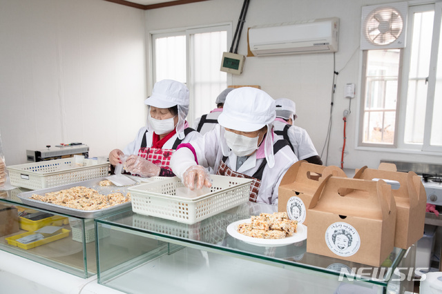 [증평=뉴시스] 김재광 기자 = 충북 증평군은 올해 29억 원 투입해 노인 일자리 830여 개 만든다고 28일 밝혔다.(사진=증평군 제공)2020.01.28 photo@newsis.com