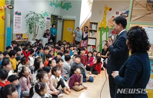 [전주=뉴시스]윤난슬 기자 = 전북농협이 신종 코로나바이러스 감염증(우한 폐렴) 확산 방지 활동에 적극 앞장서고 있다.(사진=전북농협 제공) 