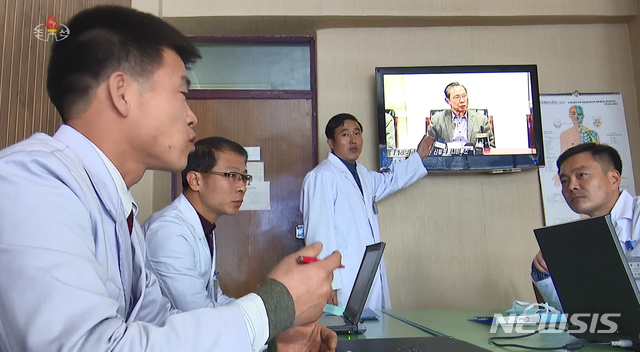 [서울=뉴시스]최진석 기자 = 북한 조선중앙TV가 28일 생명을 위협하는 신형코로나비루스를 제목으로 우한 폐렴(신종 코로나바이러스 감염증) 발생과 예방책등을 보도 했다. (사진=조선중앙TV 캡처) 2020.01.28.&nbsp; photo@newsis.com 