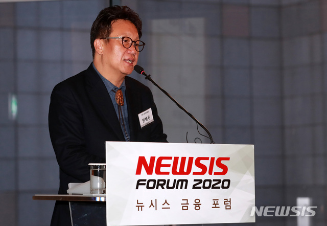 [서울=뉴시스] 이영환 기자 = 민병두 국회 정무위원장이 29일 오전 서울 중구 플라자호텔에서 열린 뉴시스 금융포럼 '2020년 금융정책 방향'에 참석해 축사를 하고 있다. 2020.01.29.&nbsp;&nbsp;&nbsp;&nbsp; 20hwan@newsis.com