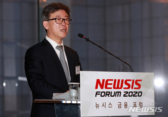[서울=뉴시스] 이영환 기자 = 김형기 뉴시스 대표이사 사장이 29일 오전 서울 중구 플라자호텔에서 열린 뉴시스 금융포럼 '2020년 금융정책 방향'에 참석해 인사말을 하고 있다. 2020.01.29.&nbsp; 20hwan@newsis.com