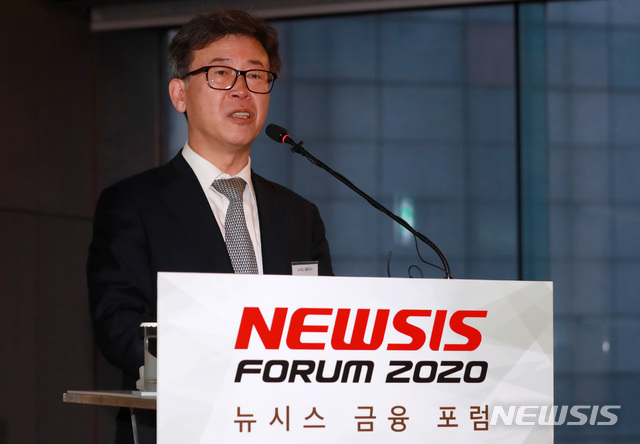 [서울=뉴시스] 이영환 기자 = 김형기 뉴시스 대표이사 사장이 29일 오전 서울 중구 플라자호텔에서 열린 뉴시스 금융포럼 '2020년 금융정책 방향'에 참석해 인사말을 하고 있다. 2020.01.29.&nbsp; 20hwan@newsis.com