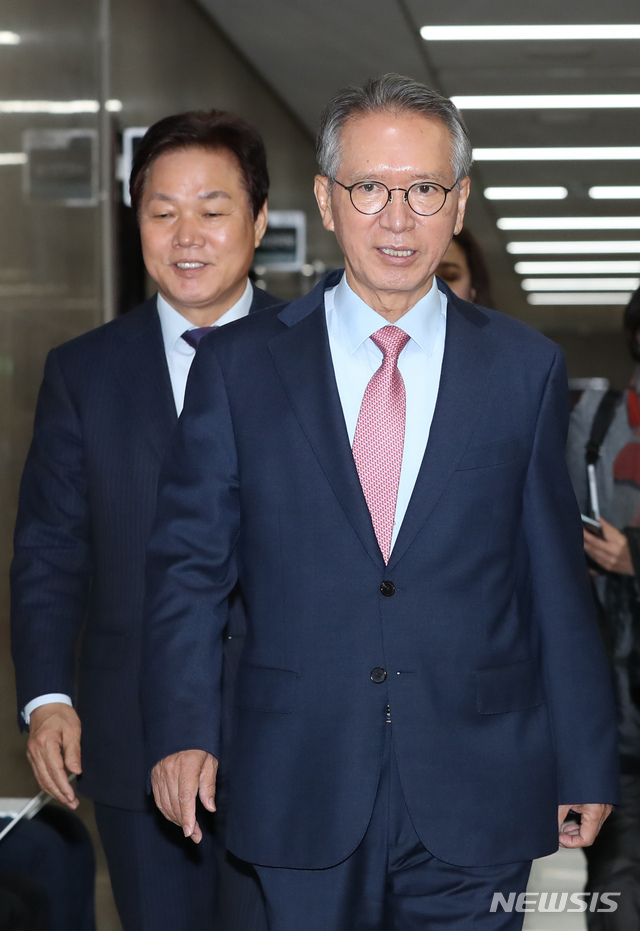 [서울=뉴시스] 고승민 기자 = 김형오 자유한국당 공천관리위원장이 29일 서울 여의도 국회에서 열린 당 공천관리위원회 회의에 참석하고 있다. 2020.01.29.kkssmm99@newsis.com