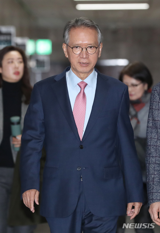 [서울=뉴시스] 고승민 기자 = 김형오 자유한국당 공천관리위원장이 29일 서울 여의도 국회에서 열린 당 공천관리위원회 회의에 참석하고 있다. 2020.01.29. kkssmm99@newsis.com