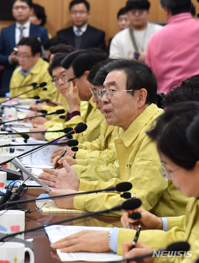 [서울=뉴시스]박주성 기자 = 박원순 서울시장이 29일 오후 서울시청 기획상황실에서 열린 코로나바이러스 대응 시구-청장 긴급 비상대책회의에서 모두발언을 하고 있다. (사진=서울시 제공). 2020.01.29. photo@newsis.com