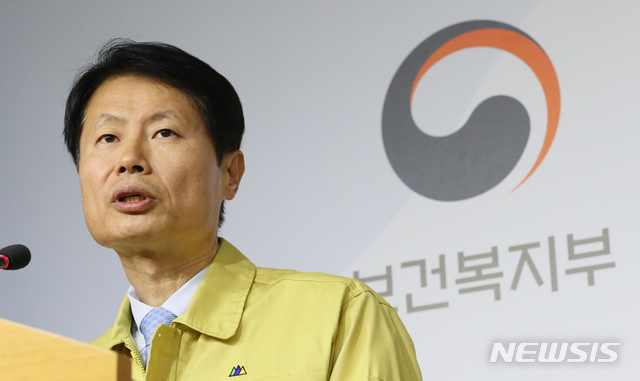 [세종=뉴시스]강종민 기자 = 김강립 보건복지부 차관이 29일 오후 세종시 정부세종청사에서 우한 폐렴(신종 코로나바이러스 감염증) 대책상황과 조치계획을 밝히고 있다. 2020.01.29.  ppkjm@newsis.com