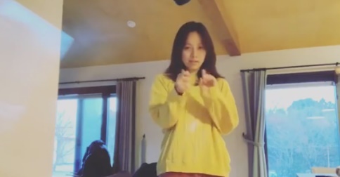 [서울=뉴시스] 이효리 '아무노래' 댄스챌린지. (사진 = 인스타그램 캡처) 2020.01.29. realpaper7@newsis.com 