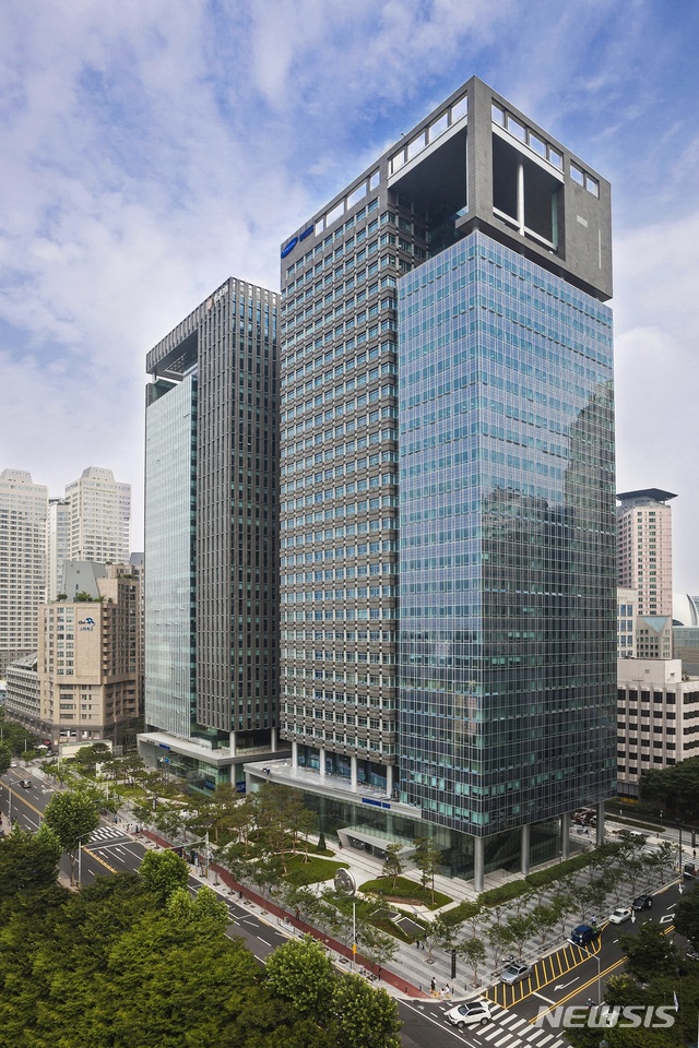 기업에 다시 부는 코로나19 공포…직원 확진에 사옥 폐쇄