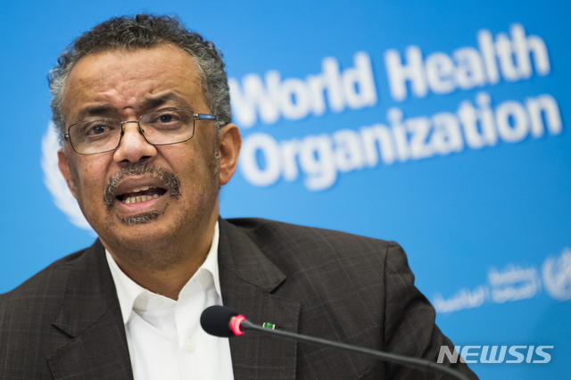 [제네바=AP/뉴시스] 테워드로스 아드하놈 거브러여수스 세계보건기구(WHO) 사무총장이 30일(현지시간) 유엔 제네바 사무소에서 긴급 이사회 이후 기자회견 중인 모습이다. 이날 WHO는 우한 폐렴(신종 코로나바이러스 감염증)과 관련해 국제공중보건비상사태(PHEIC)를 선포했다. 2020.01.31. 