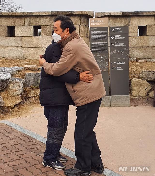 [서울=뉴시스] 사진 출처 = 이 전 총리 페이스북