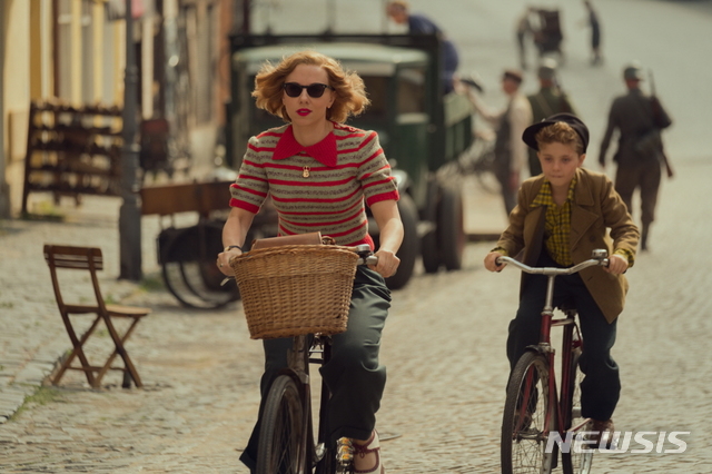 [서울=뉴시스]영화 '조조 래빗'(사진=월트디즈니컴퍼니 코리아 제공) 2020.02.02 photo@newsis.com